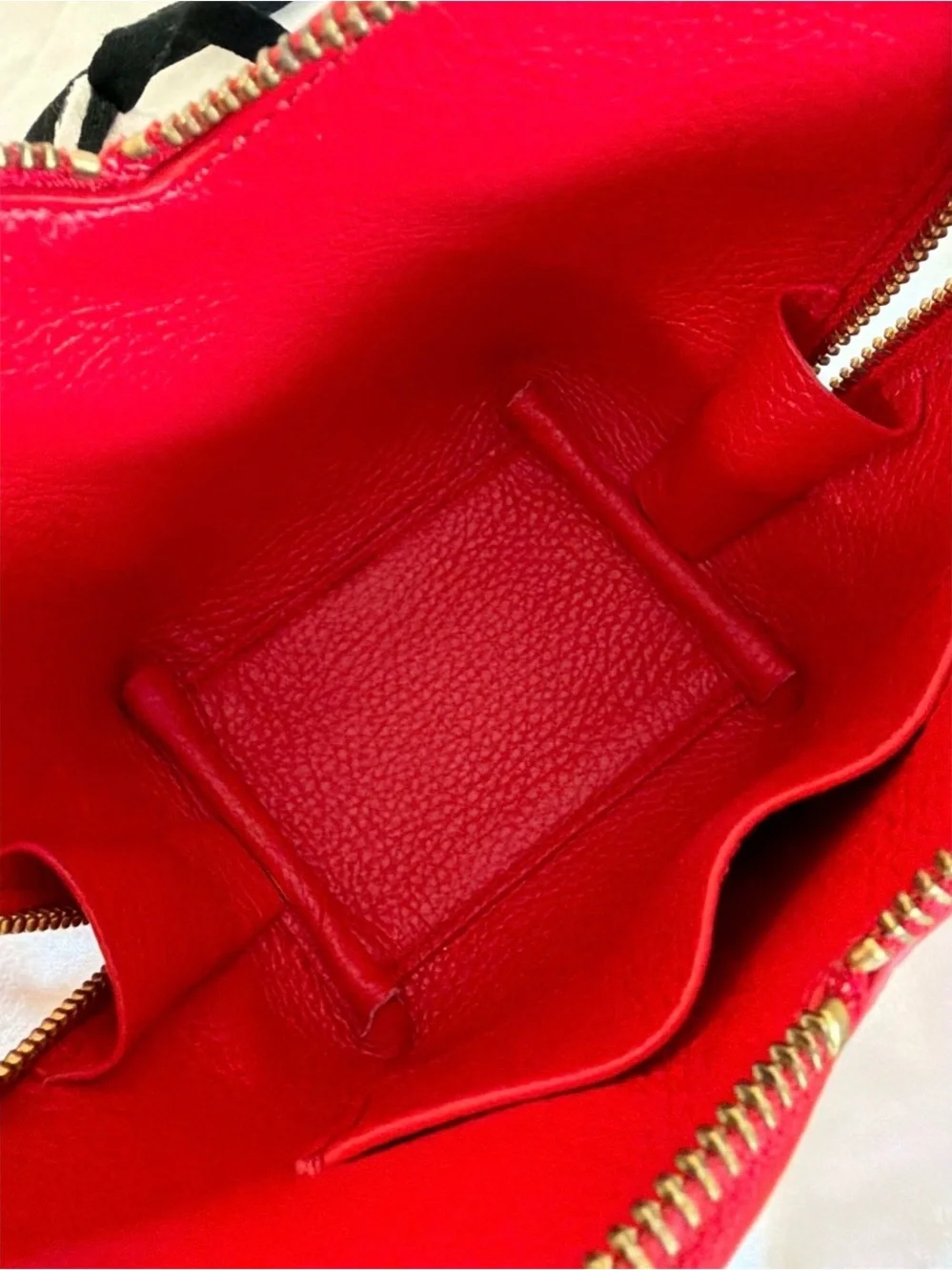 Cuyana Mini Heart Case